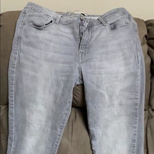 Levi’s mid rise skinny jeans